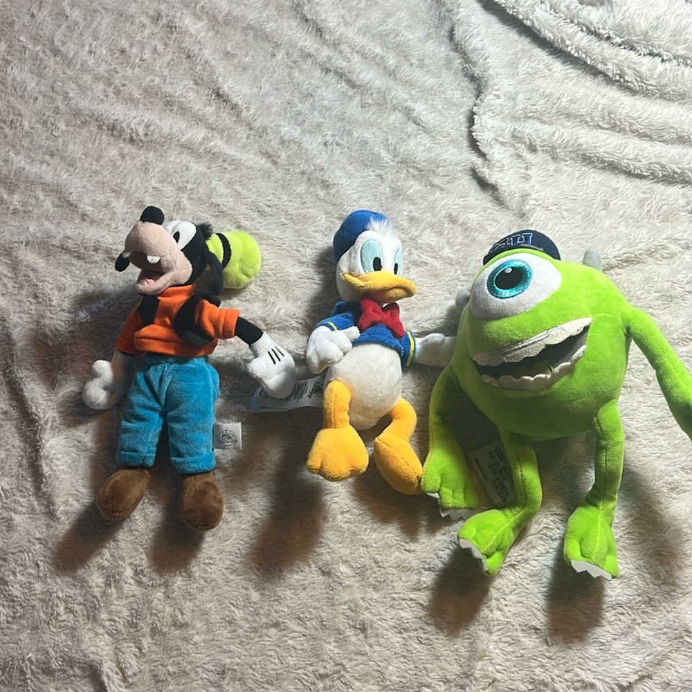 Disney park plush bundle